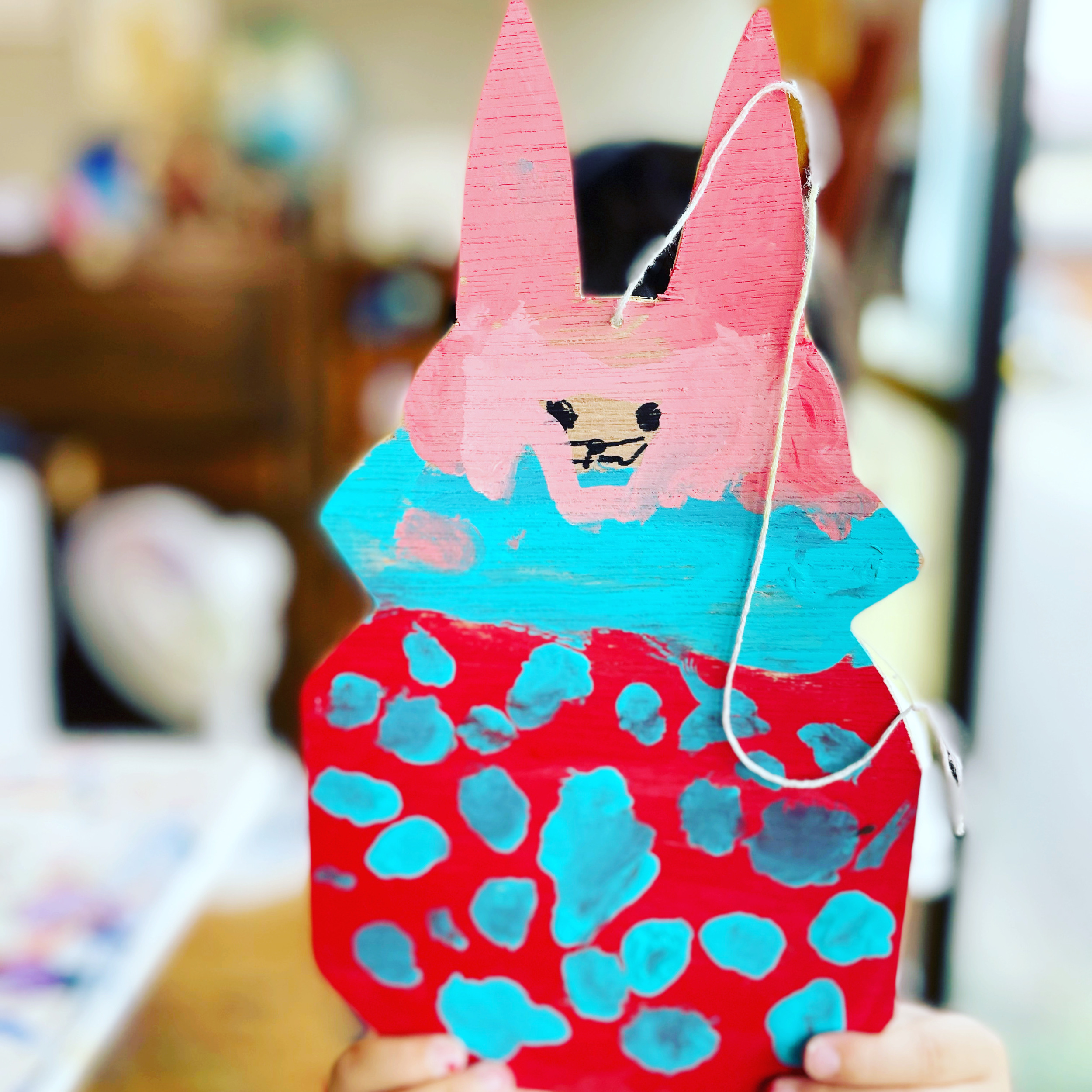 爆発芸術舎（ばくげい）の生徒による立体造形のアート作品